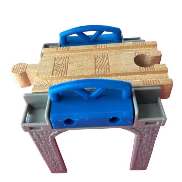 Thomas & Friends Wooden Train Stacking Riser - Picture 4 of 8